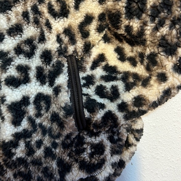 Cuddly Sherpa Girls Leopard Print Hoodie Size 7/8 - Picture 7 of 11